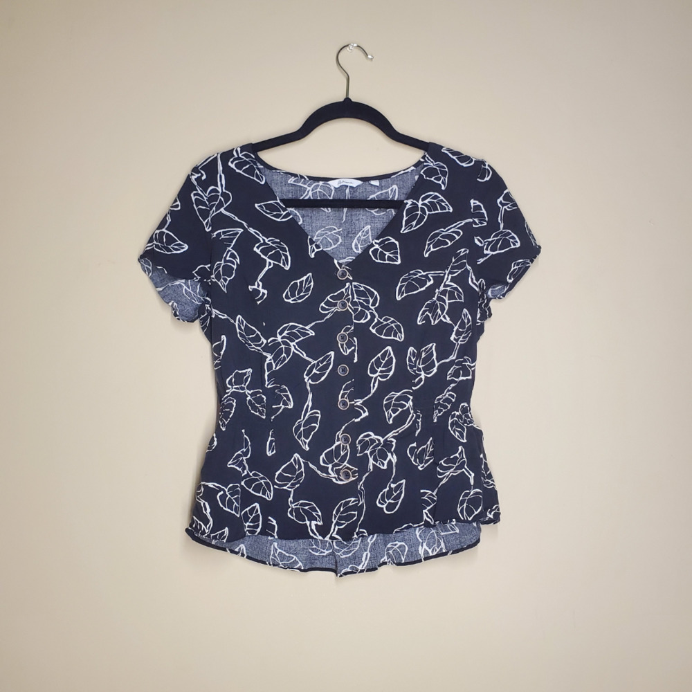 CUTE Floral Button-down Top